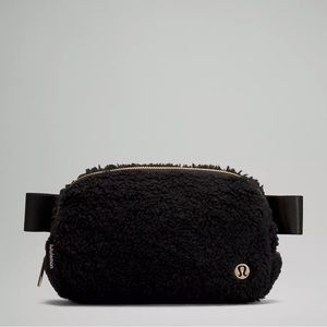 Everywhere Belt Bag 1L 
Fleece